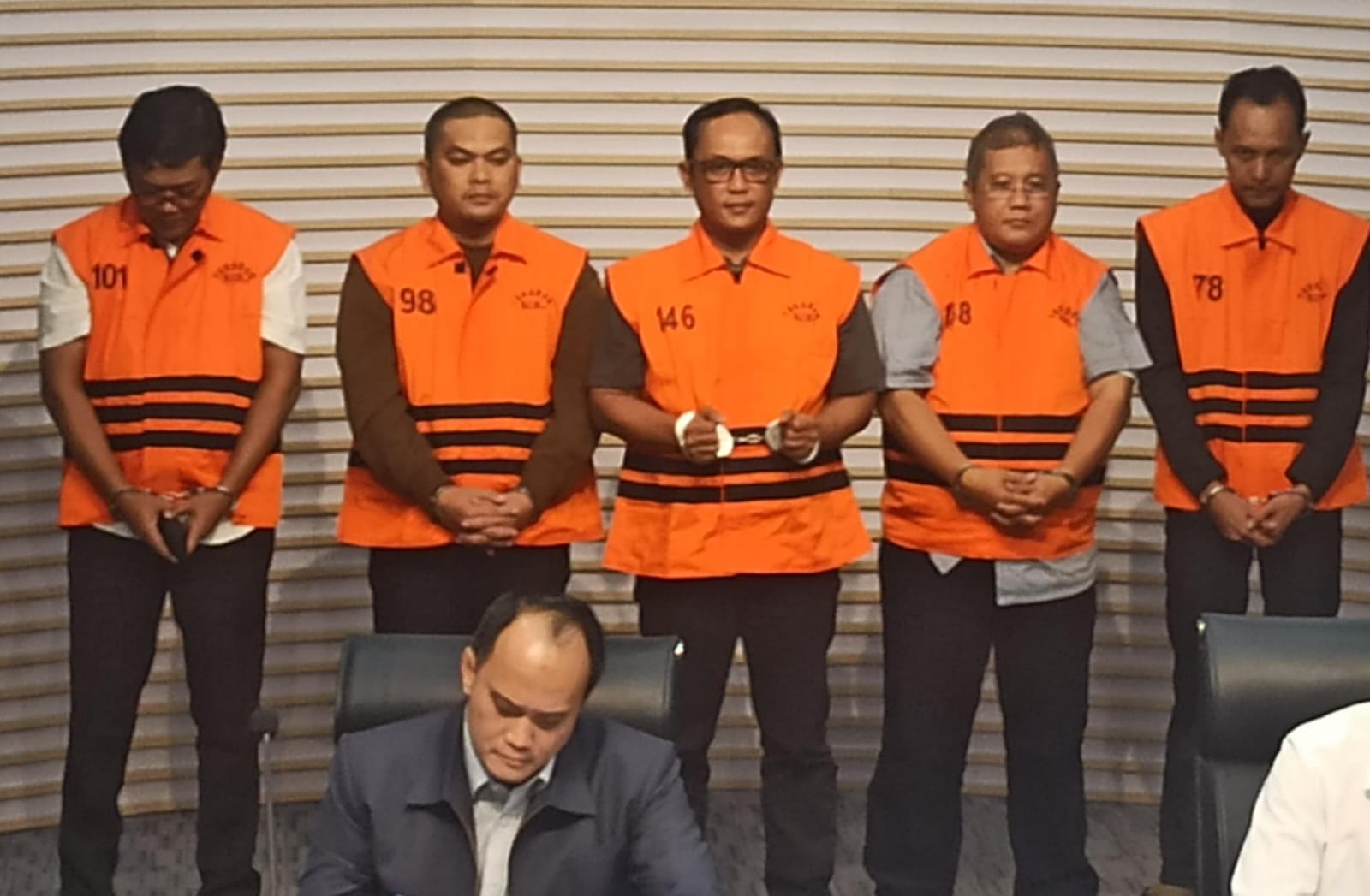 Sedap! Bupati Lamteng Terima Suap Rp 5,75 M dari Sejumlah Proyek