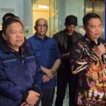 De Jure mengkritik keputusan KPK menyerahkan OTT jaksa ke Kejagung. Dinilai bertentangan dengan Putusan MK dan berisiko konflik kepentingan.