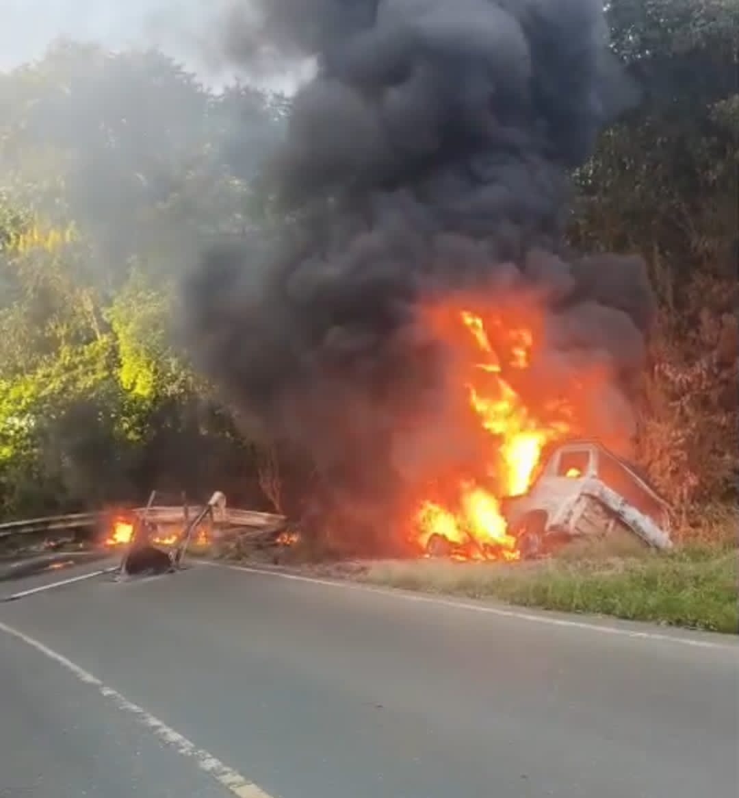 Laka Maut di Kelumpang Barat, Mobil Langsir Minyak dan Box Terbakar, Satu Orang Meninggal Dunia
