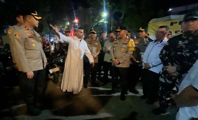 Pastikan Misa Natal Aman, Kapolda Kalsel Bersama Forkopimda, Cek Langsung Pengamanan Natal di Gereja