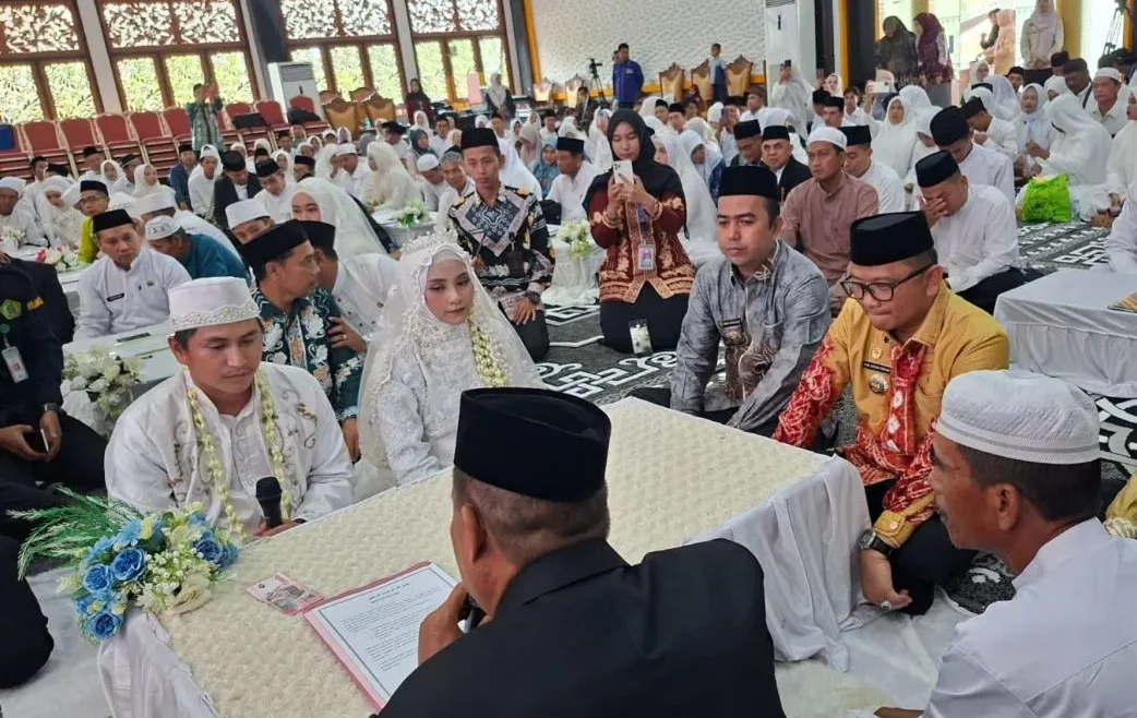 Nikah Massal, Terima Paket Sembako