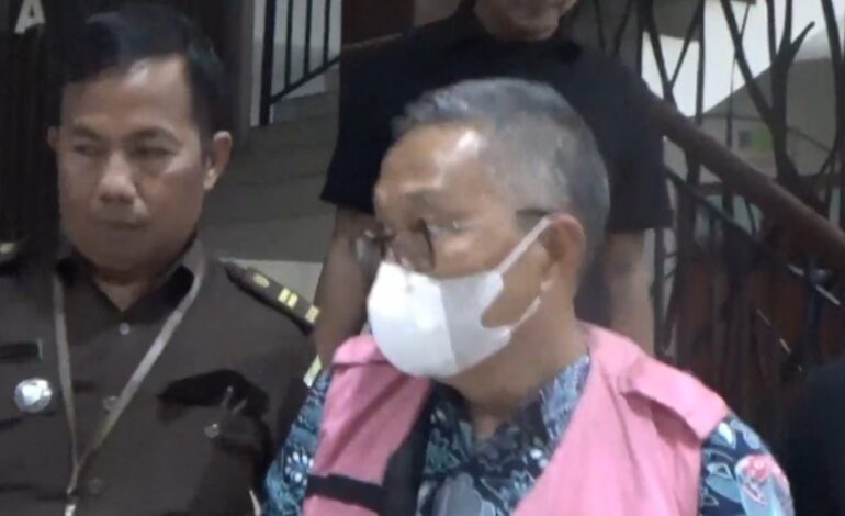 Tim Penyidik Bidang Tindak Pidana Khusus (Pidsus) Kejaksaan Tinggi Sumatera Utara (Kejati Sumut) menahan OAK, mantan Direktur Pelaksana PT Indonesia Asahan Aluminium (Inalum) periode 2019–2021,