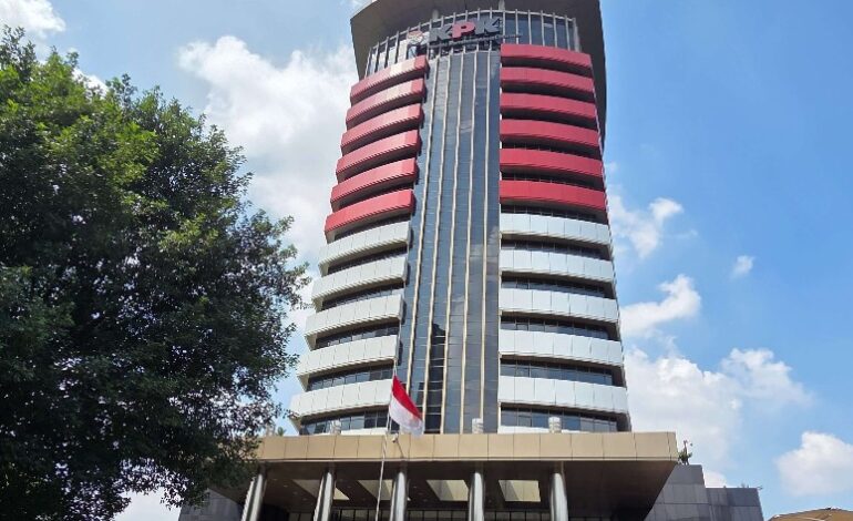 Sudah Saatnya KPK Panggil Paksa Anggota DPR Fauzi dan Charles: 2 Kali Mangkir dari Pemeriksaan Korupsi CSR BI-OJK