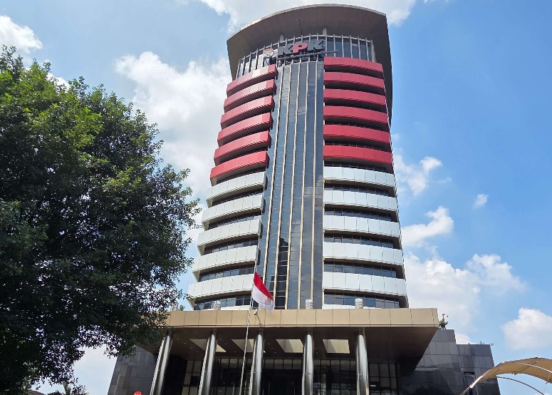 Sudah Saatnya KPK Panggil Paksa Anggota DPR Fauzi dan Charles: 2 Kali Mangkir dari Pemeriksaan Korupsi CSR BI-OJK