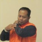 KPK menahan Tri Taruna Fariadi, jaksa Kejari Hulu Sungai Utara, yang sempat kabur saat OTT terkait dugaan pemerasan tahun anggaran 2025–2026.