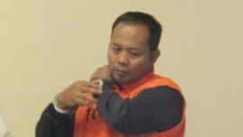 KPK menahan Tri Taruna Fariadi, jaksa Kejari Hulu Sungai Utara, yang sempat kabur saat OTT terkait dugaan pemerasan tahun anggaran 2025–2026.