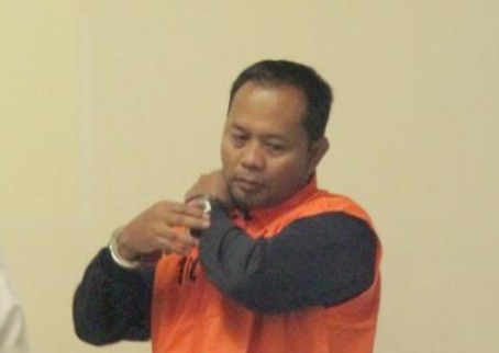 KPK menahan Tri Taruna Fariadi, jaksa Kejari Hulu Sungai Utara, yang sempat kabur saat OTT terkait dugaan pemerasan tahun anggaran 2025–2026.