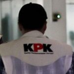 Penyidik KPK saat Operasi Tangkap Tangan terkait kasus dugaan pemerasan di Kejari Hulu Sungai Utara