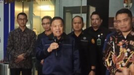 Konfrensi Pers Komisi Pemberantasan Korupsi bersama perwakilan darj Kejaksaan Agung di Gedung Merah Putih KPK, Kuningan, Jakarta Selatan, Jumat (19/12/2025) dini hari