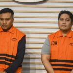 Komisioner Komjak Nurokhman memberikan keterangan pers soal OTT KPK terhadap jaksa di daerah