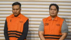 Komisioner Komjak Nurokhman memberikan keterangan pers soal OTT KPK terhadap jaksa di daerah