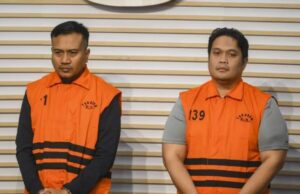 Komisioner Komjak Nurokhman memberikan keterangan pers soal OTT KPK terhadap jaksa di daerah