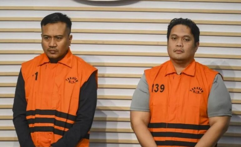 Komisioner Komjak Nurokhman memberikan keterangan pers soal OTT KPK terhadap jaksa di daerah