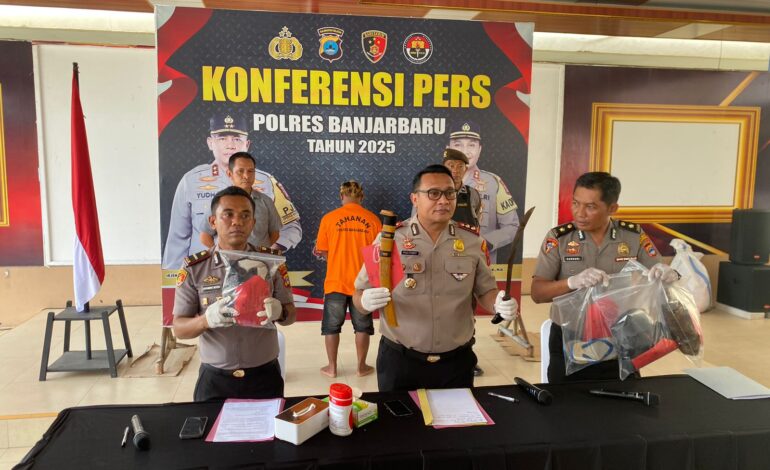 Pria di Cempaka Tewas Dibacok Tetangga, Dipicu Tantangan Duel Saat Mabuk