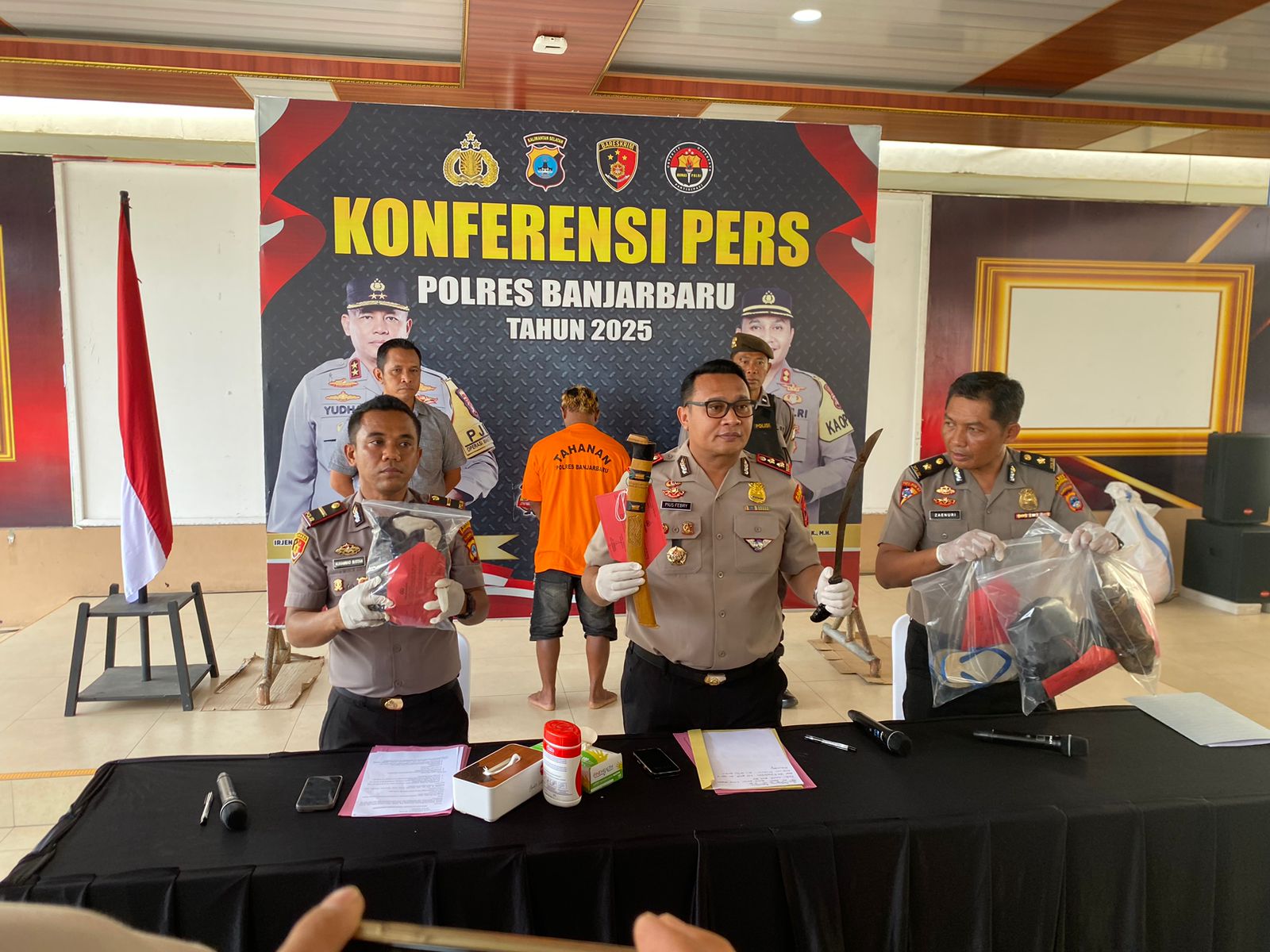 Pria di Cempaka Tewas Dibacok Tetangga, Dipicu Tantangan Duel Saat Mabuk