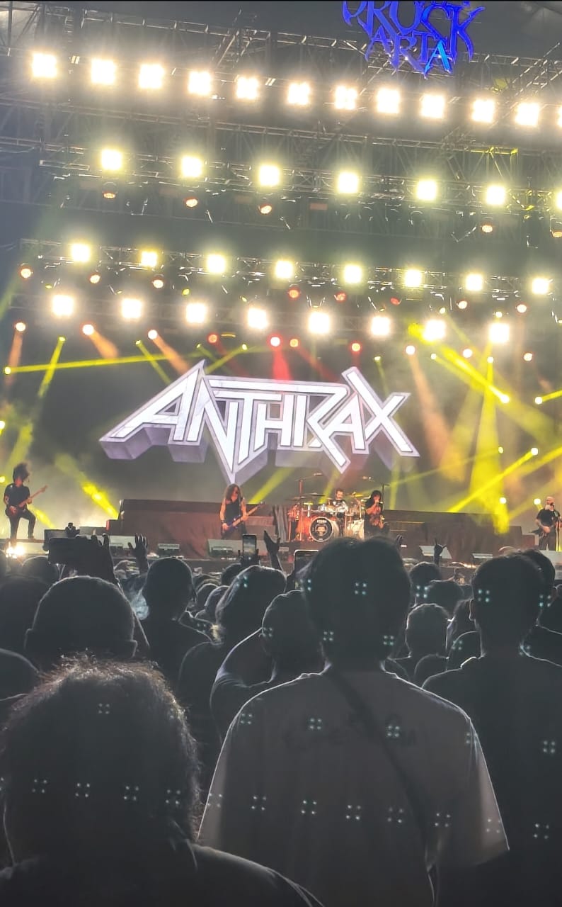 Ribuan Metalhead Menggila saat ‘Antisocial’ Menggema: Anthrax Resmikan Akhir Jogjarockarta 2025”