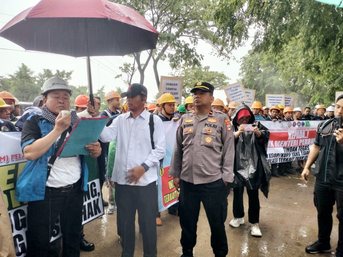 Pekerja TKBM Protes KSOP Banjarmasin yang Dinilai tak Tegas