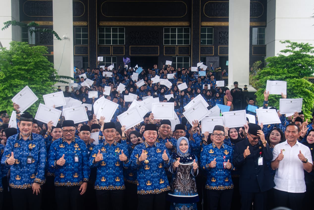 Gubernur Kalsel Serahkan 6.398 SK PPPK Paruh Waktu di Banjarbaru