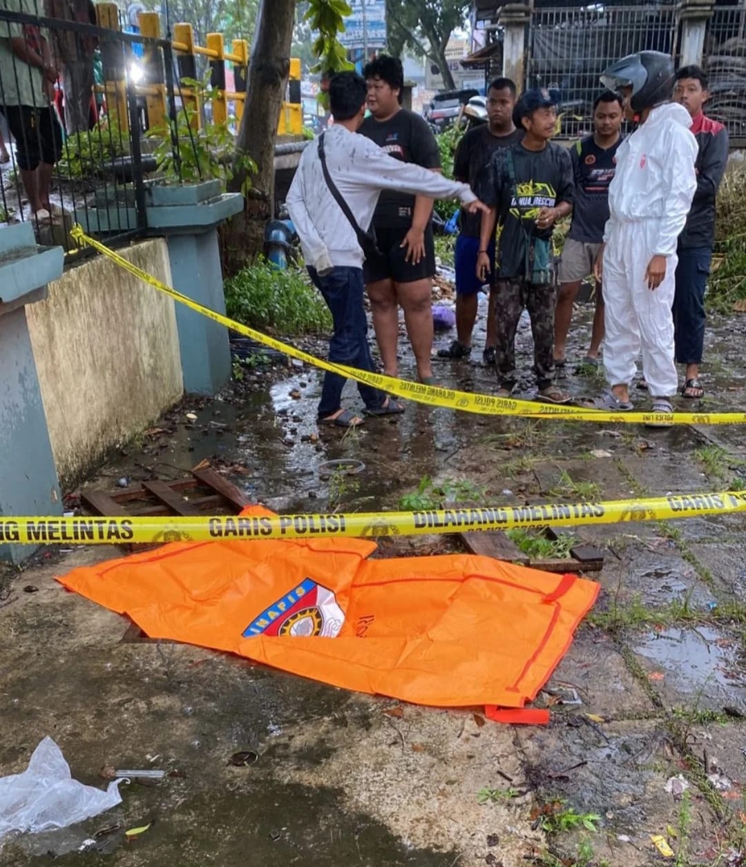 Warga Banua Anyar Digegerkan Penemuan Mayat Perempuan tanpa Busana di Selokan