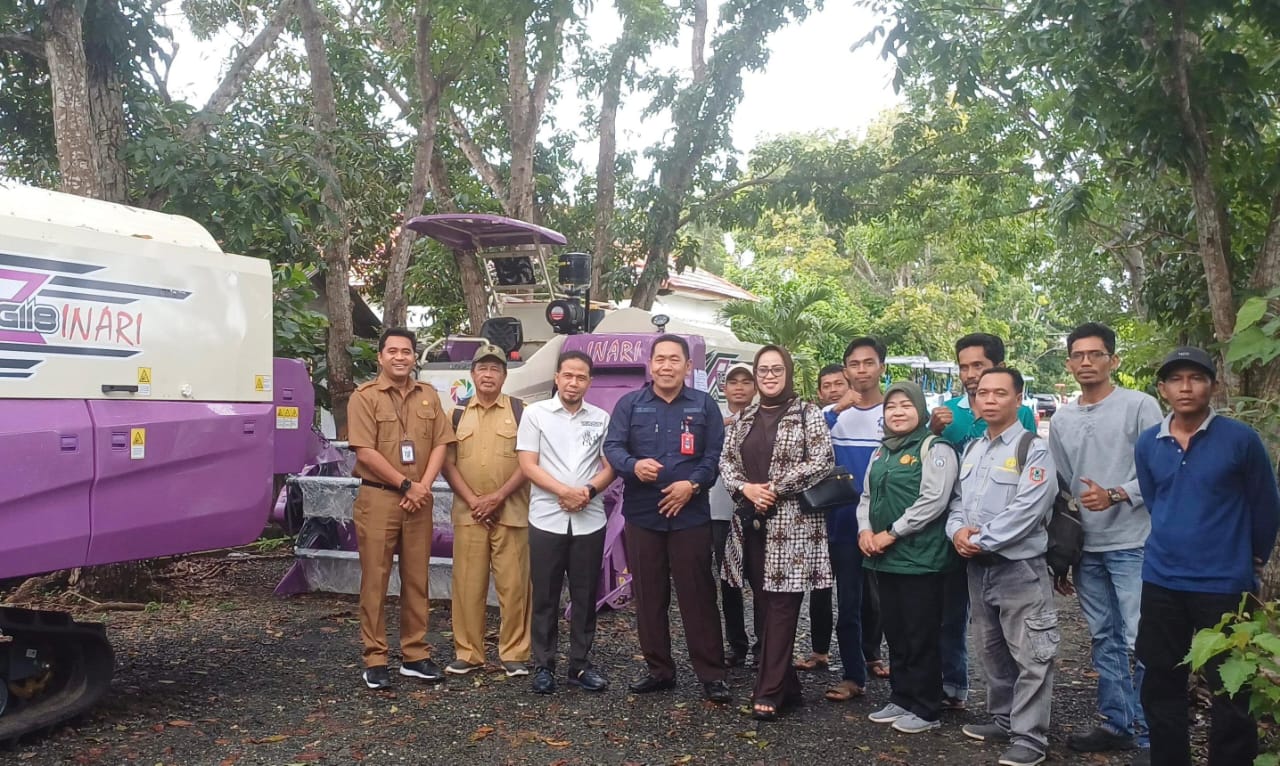 Dari Aspirasi ke Aksi, Hj Helda Rina Bawa Alsintan demi Semangat Petani Muda