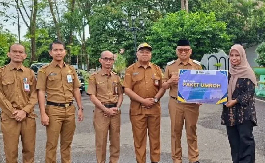 Berkah, Sudah Makan Paliat Bersama, Novita Terima Hadiah Umroh