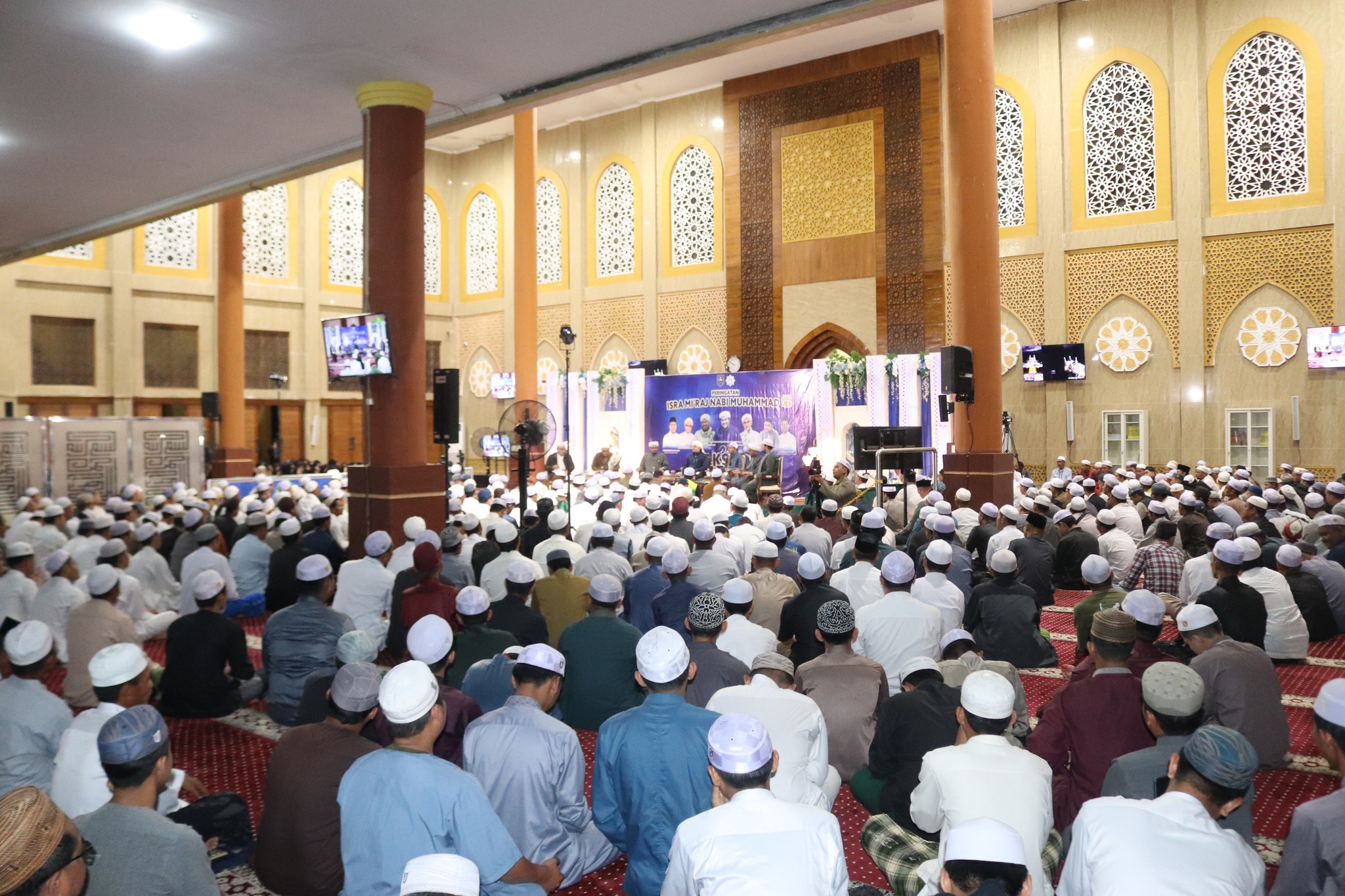 Ribuan Jamaah Padati Islamic Center Kandangan pada Peringatan Isra Mi’raj