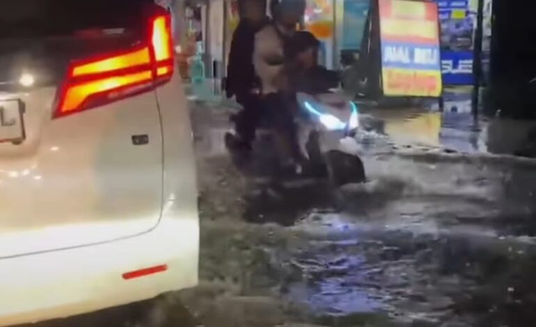Banjir Rob Kembali Rendam Sejumlah Jalan di Banjarmasin
