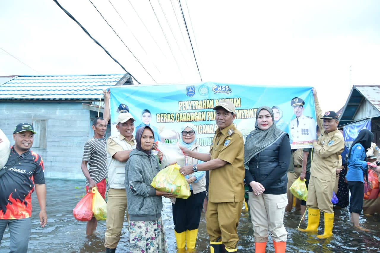 Bupati HSS Berikan Dukungan Moril dan Bantuan untuk Korban Banjir Desa Balimau