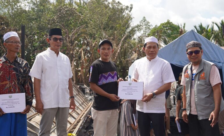 Pemkab Balangan Salurkan Bantuan Pascakebakaran di Kecamatan Juai