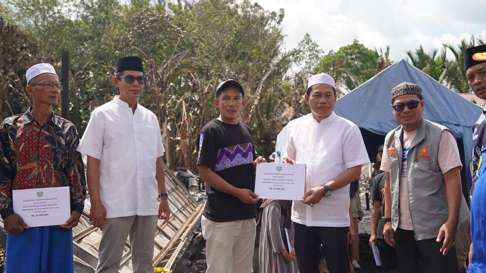 Pemkab Balangan Salurkan Bantuan Pascakebakaran di Kecamatan Juai