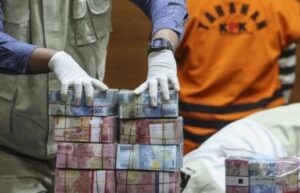OTT KPK: Uang Valas dan Ratusan Juta Disita, Pegawai DJP Jakarta Utara Digelandang