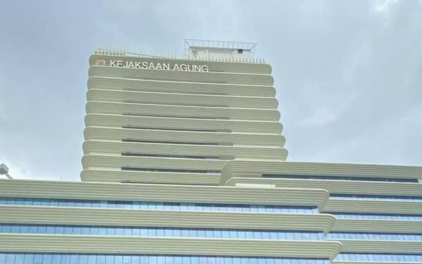 Bukan Pemeriksaan Biasa: Dua Kajari Jatim Dibawa ke Kejagung, Ada Apa di Balik Meja Jaksa?