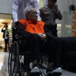 Eks Direktur Pertamina Dijebloskan ke Rutan KPK: Rekayasa Tender Katalis USD 14,4 Juta, Suap Rp1,7 Miliar Terbongkar