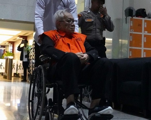 Eks Direktur Pertamina Dijebloskan ke Rutan KPK: Rekayasa Tender Katalis USD 14,4 Juta, Suap Rp1,7 Miliar Terbongkar