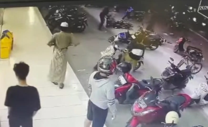 Aksi Kekerasan Jalanan di Banjarmasin, Pemotor Dikejar Parang hingga Lari ke Minimarket