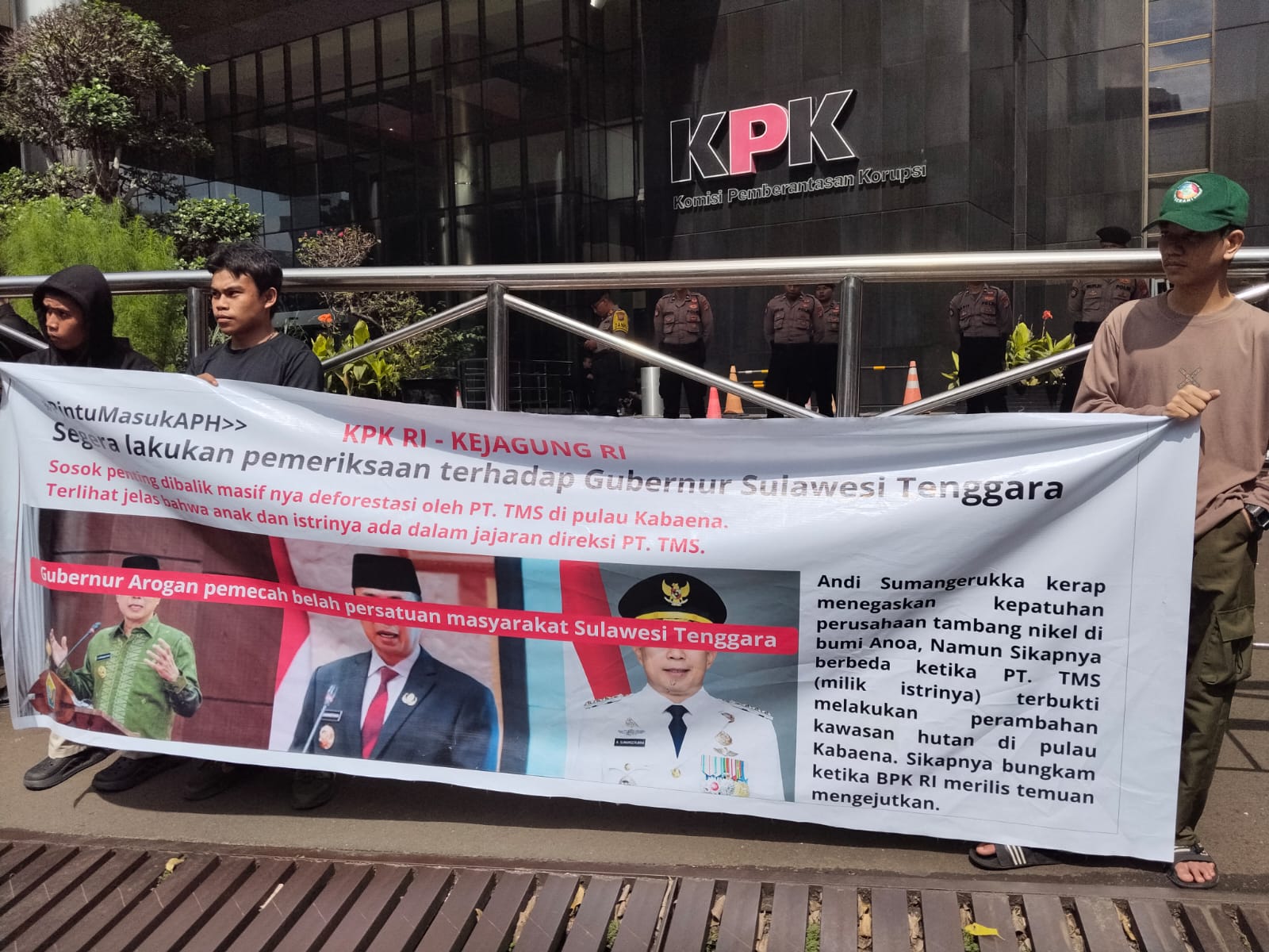 Aksi di Depan KPK, Demonstran Minta Dugaan Tambang Nikel Kabaena Seret Gubernur Sultra Diusut