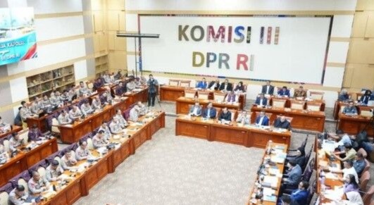Paripurna DPR Sahkan 8 Poin Reformasi Polri, Tegaskan Polri Tetap di Bawah Presiden