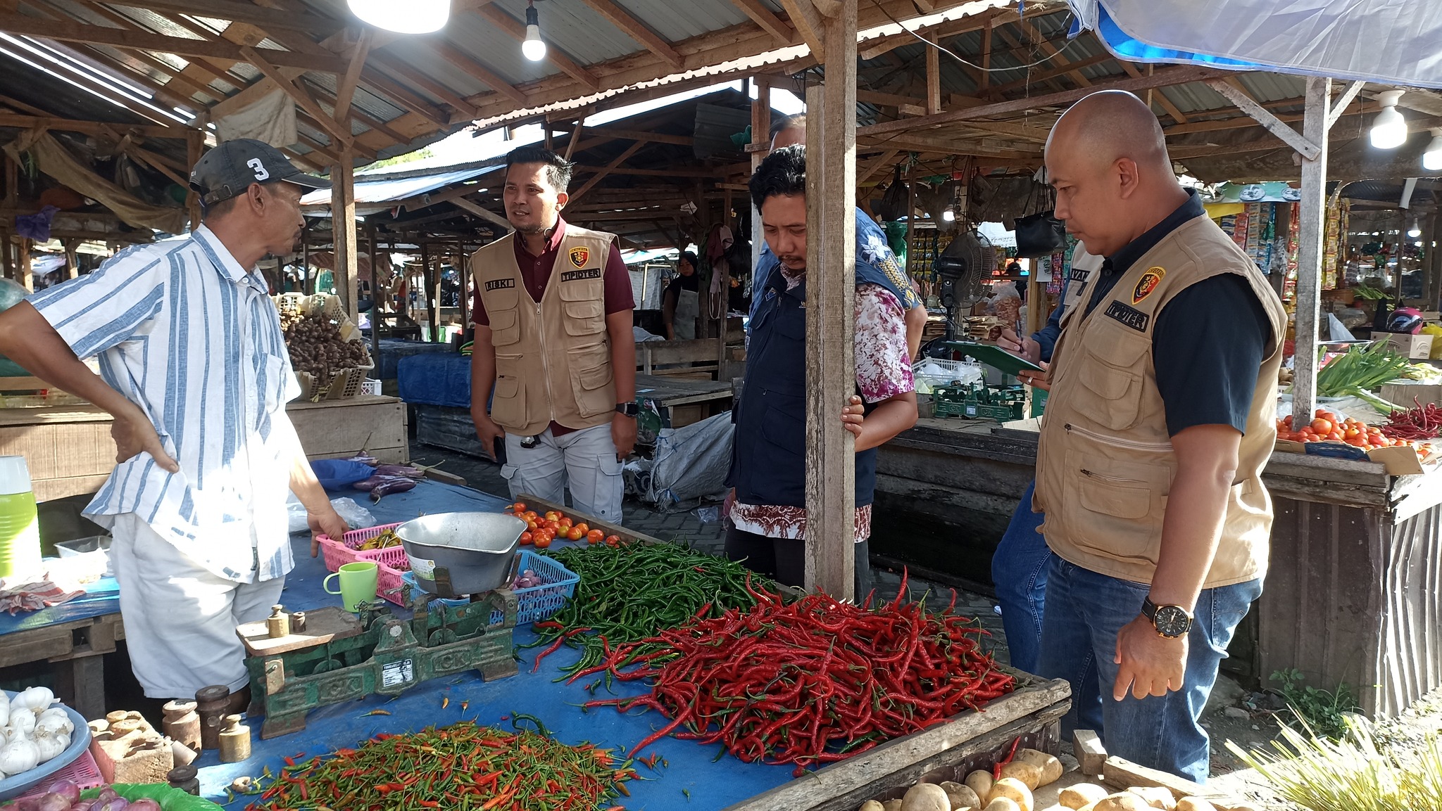 Tim Saber Perlindungan Pangan HSS Sidak Pasar Terpadu Kandangan, Pastikan Stok dan Harga Stabil Jelang Ramadhan