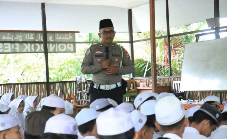 Sat Lantas Polresta Banjarmasin Edukasi Safety Riding ke Santri Ponpes Al Hikmah