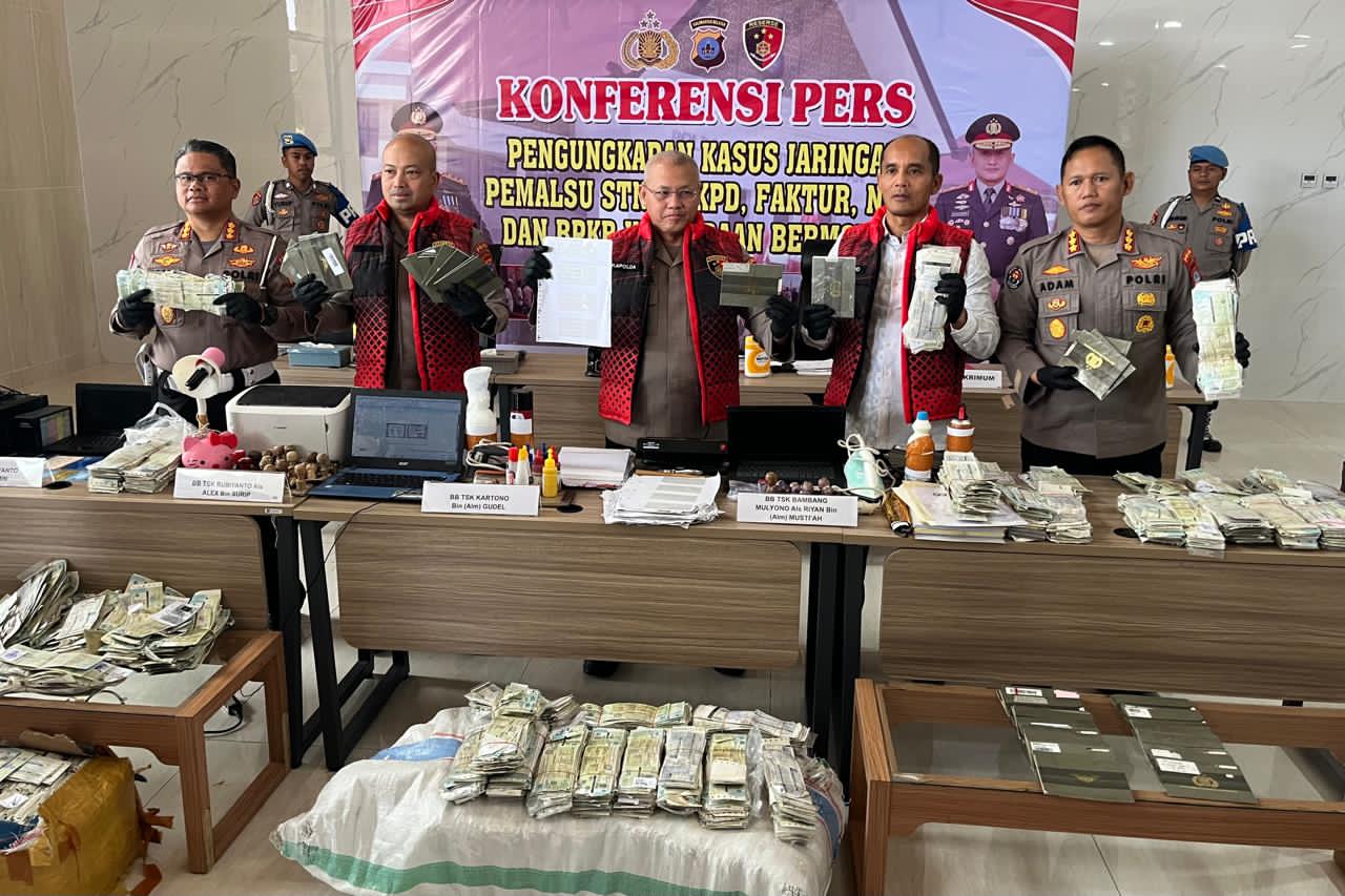 Ditreskrimum Polda Kalsel Bongkar Sindikat Pemalsuan Dokumen Kendaraan Lintas Provinsi 