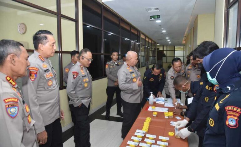 Menyusul Perintah Kapolri, Kapolda Kalsel hingga Kapolres Jajaran Jalani Tes Urine Mendadak   