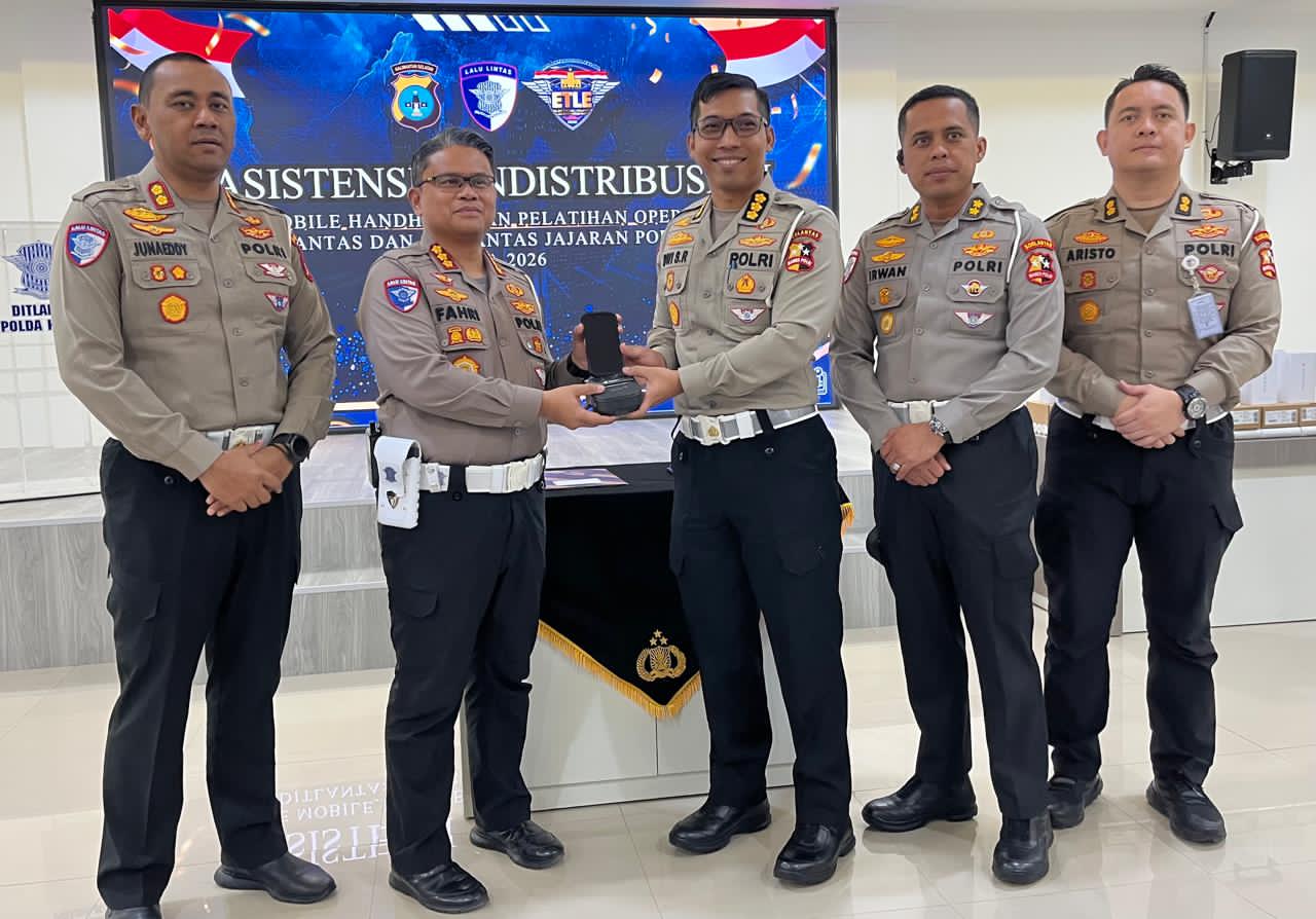 Perkuat Penegakan Hukum Lalu Lintas, Ditlantas Polda Kalsel Dapatkan 18 Unit ETLE Mobile Handheld dari Korlantas Polri