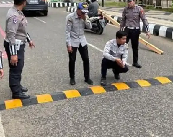 Pasang Speed Bump dan Spanduk Larangan di Seputaran Taman Giat Kota Tanjung