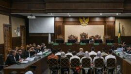 Panas! Munarman Diserang Status Eks Terpidana, Hakim Tipikor Tetap Izinkan Bela Noel di Sidang KPK