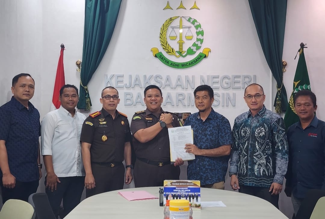 Sah, Barbuk Kapal SPOB AJB 01 Telah Diserahkan Kejari Banjarmasin kepada PT.PSP selaku Pemilik