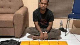 areskrim Polri menangkap kurir jaringan narkoba Malaysia-Riau di Bengkalis, Riau, dan menyita 21,9 kilogram sabu senilai Rp39,4 miliar. Polisi kini memburu pengendali jaringan serta pelaku lain yang masuk daftar pencarian orang.