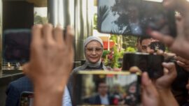 Istri Ono Surono
