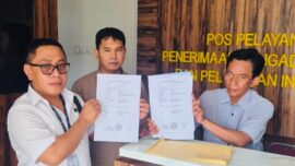 Laporan serius dilayangkan MBG ke Kejagung terkait dugaan pelanggaran profesionalitas dan integritas enam jaksa Kejati Sultra. Dalam kasus korupsi proyek jembatan Rp2,13 miliar yang mangkrak, jaksa diduga menerapkan penegakan hukum secara tebang pilih. Meski fakta persidangan mengungkap keterlibatan sejumlah pihak, hanya dua terdakwa yang diproses, sementara pejabat kunci tetap lolos dari jerat hukum. Kasus ini memicu sorotan publik dan membuka dugaan praktik mafia perkara di tubuh penegak hukum.