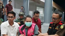 Skandal tambang di Kutai Kartanegara kian melebar. Eks Kadistamben Kukar AS resmi ditahan Kejati Kaltim atas dugaan korupsi sektor pertambangan dengan kerugian negara ditaksir Rp500 miliar dari penjualan batu bara ilegal dan kerusakan lingkungan.