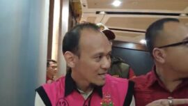 Skandal tambang batu bara Murung Raya mulai terkuak. Kejagung menahan pemilik PT CBU terkait dugaan penggunaan dokumen palsu untuk mendukung ekspor batu bara ilegal dari PT AKT yang izinnya sudah dicabut pemerintah.